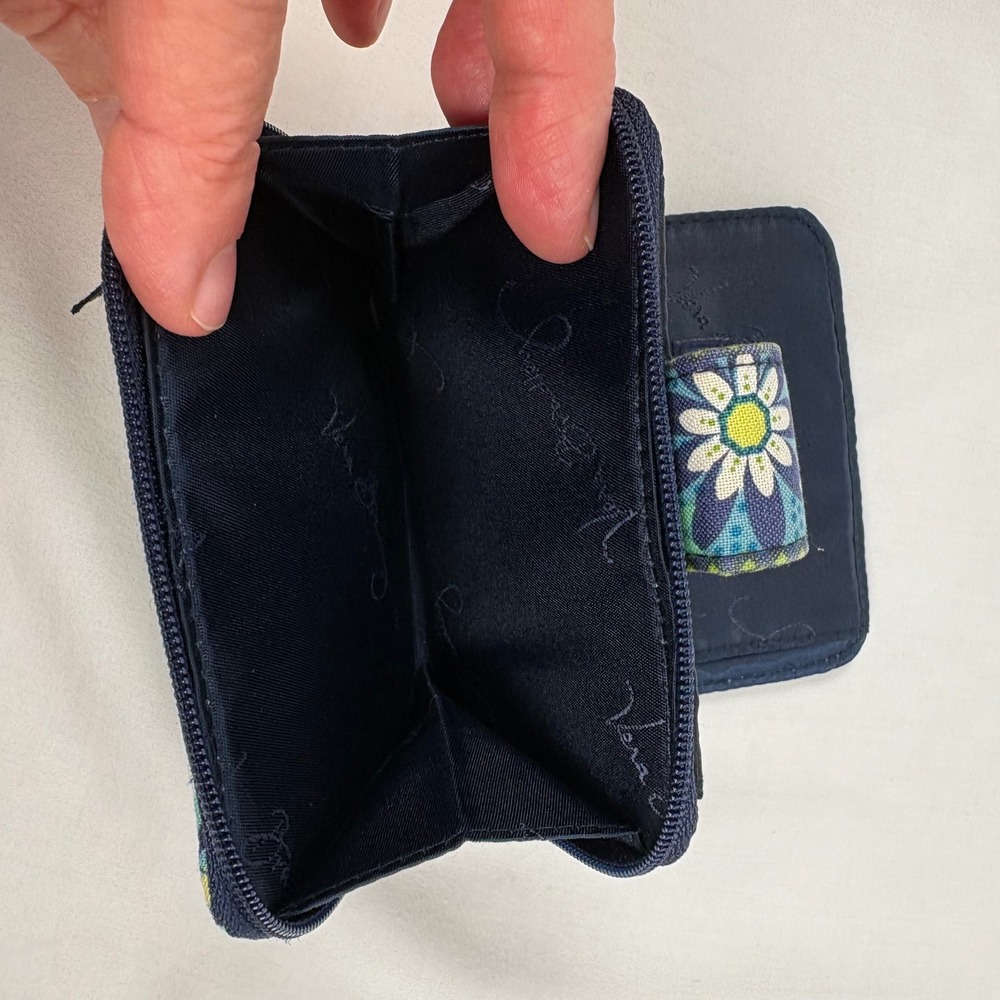 Vera Bradley Bifold Wallet Blue Green Daisy Daisy Quilted‎ Floral Coin Pocket - Picture 5 of 10